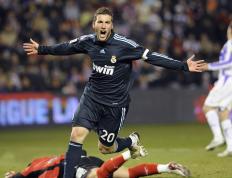 德罗巴意外战胜法国队，战术调整引爆全场！赢得满堂喝彩