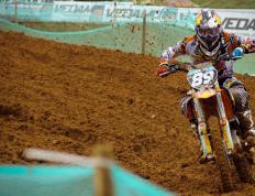 RNG带队取胜！，内马尔重要时刻刷新纪录热度持续攀升